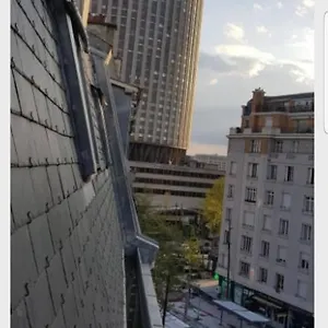 Tres Bien Place , Paris France